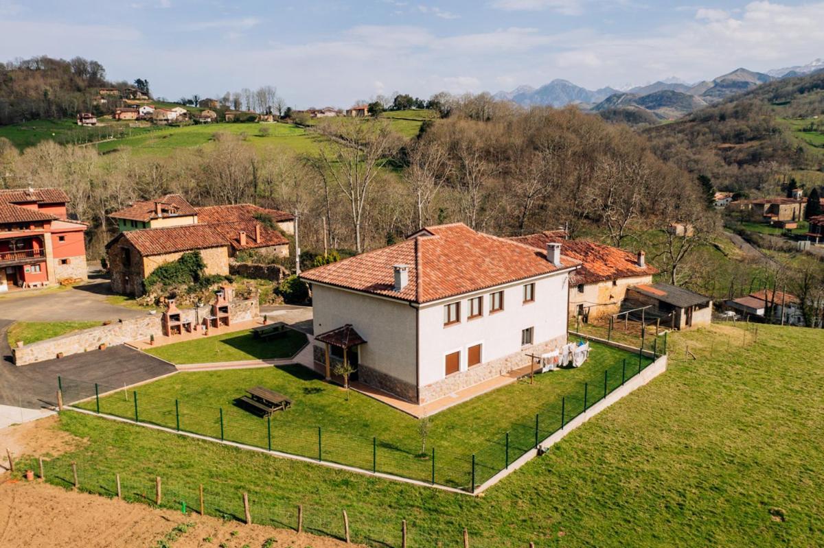 Apartamentos La Cortina Cangas de Onís Exterior photo