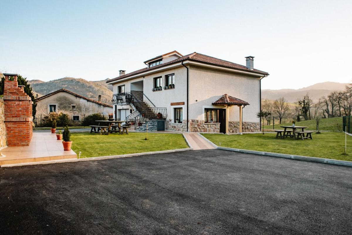 Apartamentos La Cortina Cangas de Onís Exterior photo