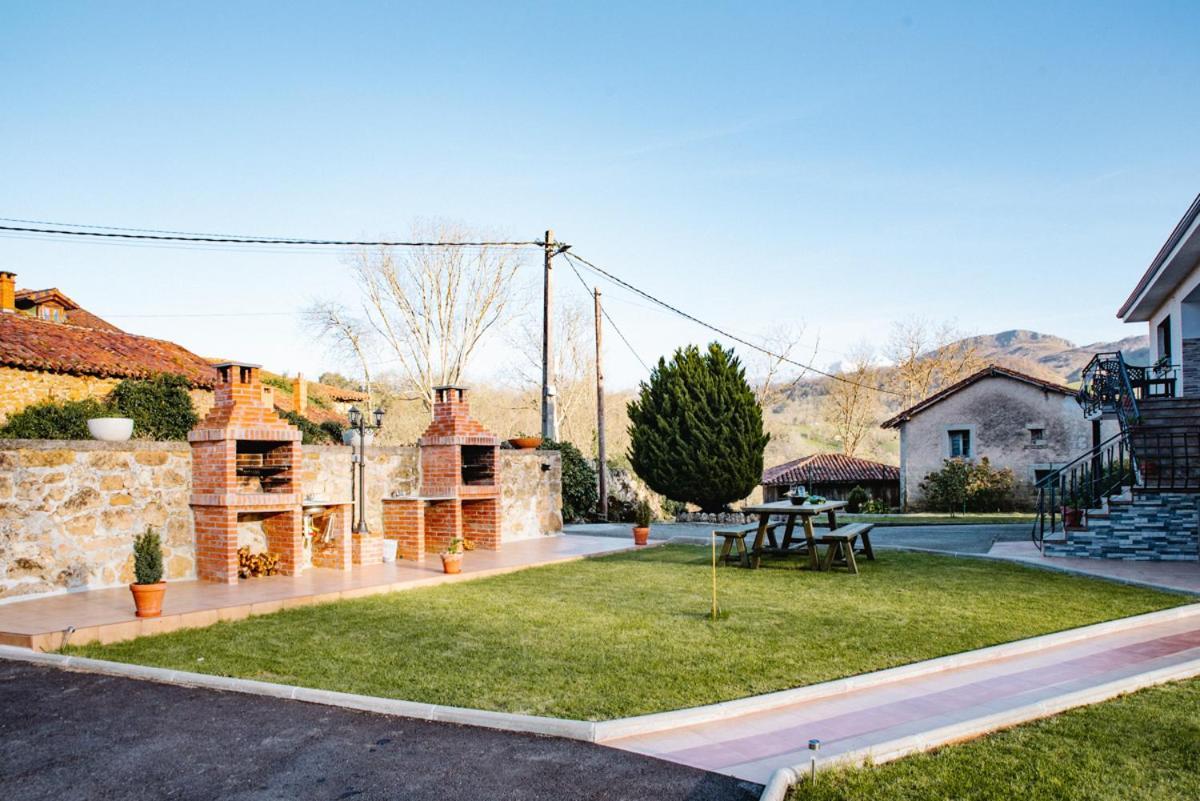 Apartamentos La Cortina Cangas de Onís Exterior photo